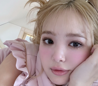 「可愛すぎてやばい！」藤田ニコル、ViViオフショット公開にファン大興奮