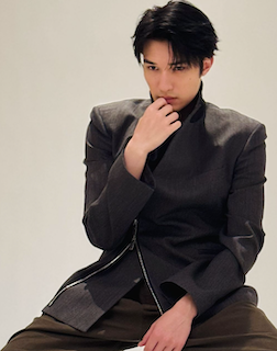 大人気アイドルの超脚長ショットにファン歓喜「脚何メートル⁉️」