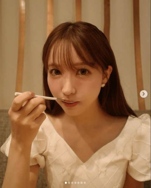 三上悠亜「◯◯をパクっ」に「可愛すぎる」のコメント続々