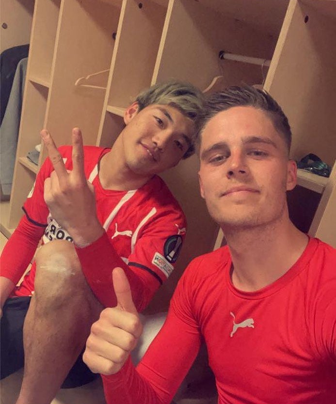 「次も頼みます🔥🔥🔥」1アシストで勝利に貢献の堂安律が試合後の写真をアップ！！