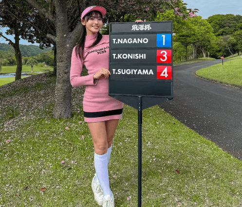 「めっちゃ可愛いです」人気モデル、前澤杯にラウンドガール参加！美ショットにファンうっとり「笑顔もウエアも素敵で可愛い」