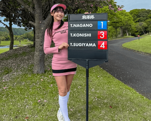 「めっちゃ可愛いです」人気モデル、前澤杯にラウンドガール参加！美ショットにファンうっとり「笑顔もウエアも素敵で可愛い」