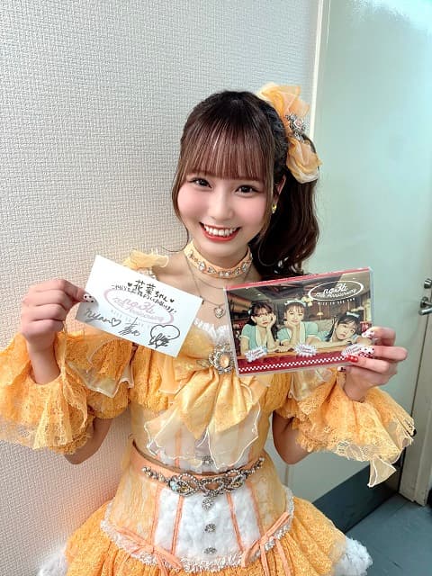 「家宝にします」イコラブ 大場花菜が高橋みなみからのプレゼントに大喜び！可愛い笑顔にファンほっこり