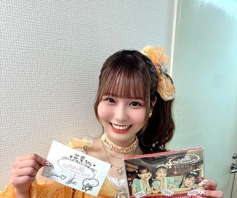 「家宝にします」イコラブ 大場花菜が高橋みなみからのプレゼントに大喜び！可愛い笑顔にファンほっこり