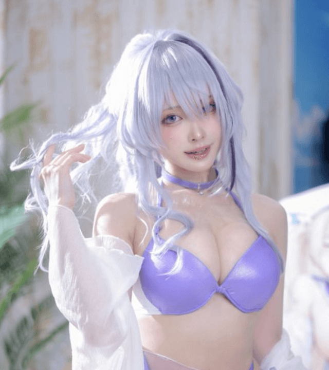 超人気コスプレイヤー「シスル」、アズールレーン ブースにて自慢のコスを披露