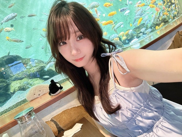 人魚のような美しさ!?伊織もえが人気イラストレーターと水族館へ！美麗ショットを公開