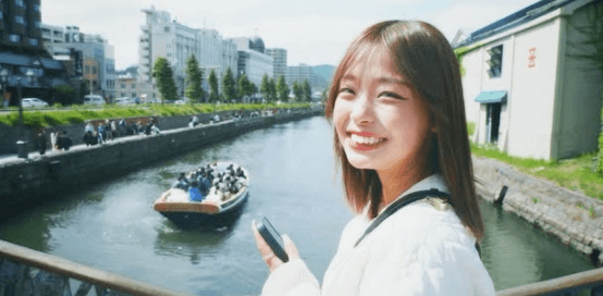 「今日も天使！」サッカー美女子、運河で披露した”癒しのエンジェルショット”にファンときめく！「めっちゃ好きな画質！おしゃん」