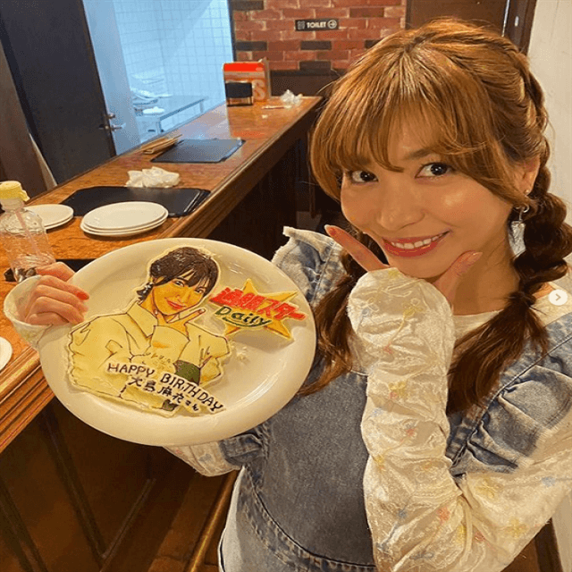 大島麻衣がサプライズケーキの贈呈を受け歓喜！ファンも祝福