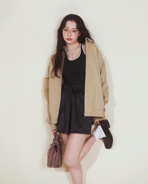 人気YouTuber・なごみ 三つ編みヘアやメガネコスチュームでファン歓喜