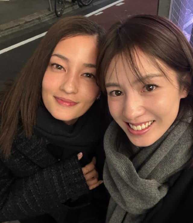 「二人とも変わらず綺麗」宮内ひとみが披露した黒木メイサとの2ショットが話題に