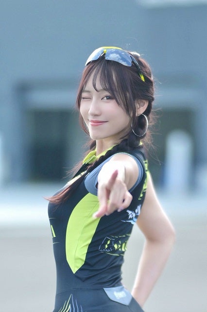 人気レースクイーン・霧島聖子が”〇だけ得意”なウインクショットを公開！ファン「撃ち抜かれた〜」