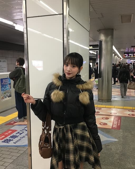 茶色の髪×冬の服装で魅せる！！れねぴの秋冬にぴったりコーデにファンメロメロ！！