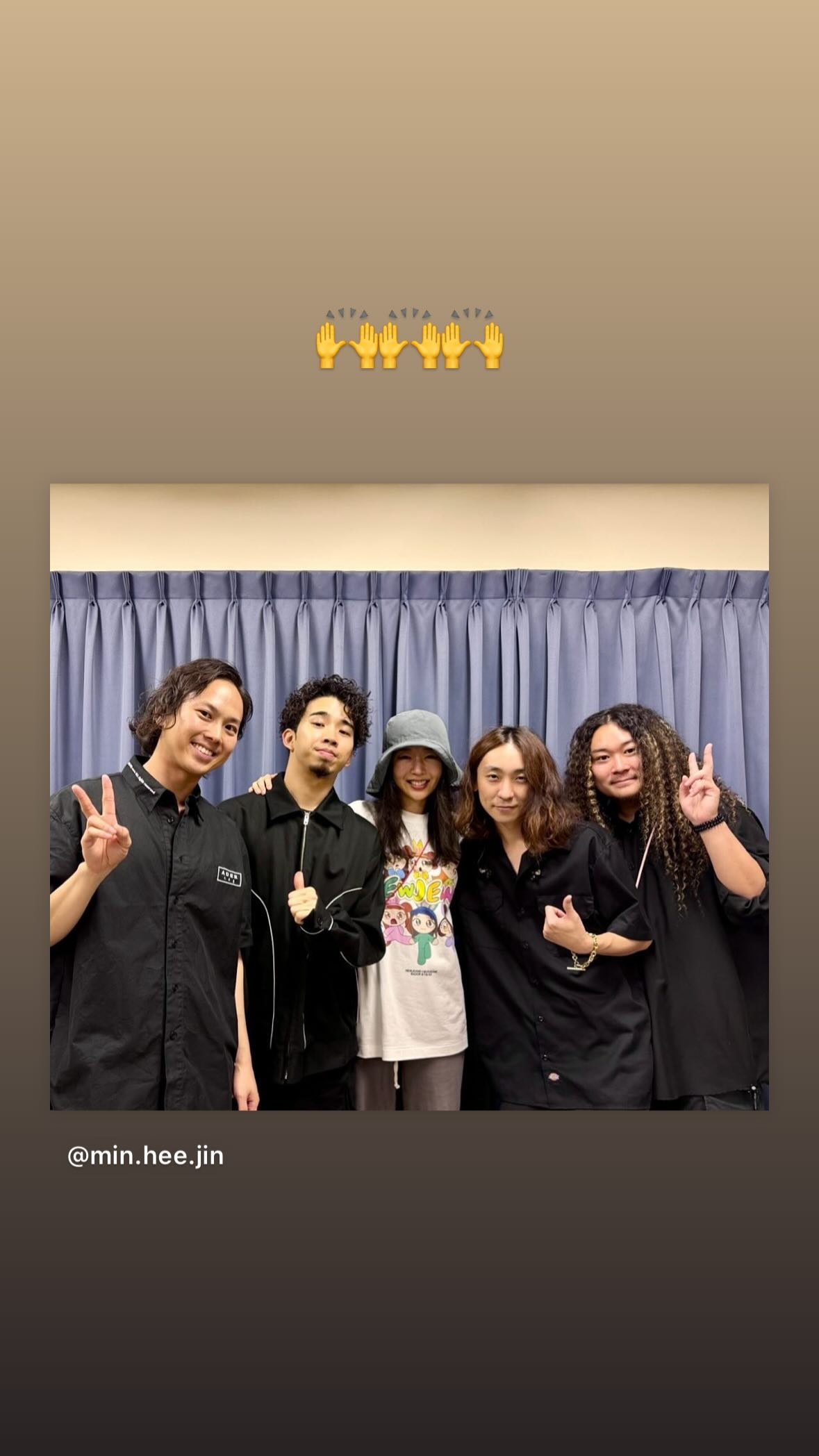 King Gnuメンバーが『NewJeans』生みの親と交流、豪華集合写真も...