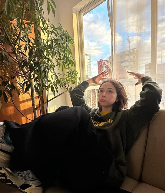 村重杏奈 「最近ハマっていることはワイン」撮影のオフショットと共に近況を報告