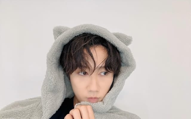 「世界で1番可愛いねこちゃん」Snow Man・阿部亮平が可愛すぎる自撮りショットを公開し話題に