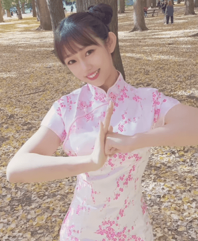 「日本版の春麗です」話題の童顔美女が森林で？”チャイナドレスDEひょっこりはん”ムービーが可愛すぎだと大反響！
