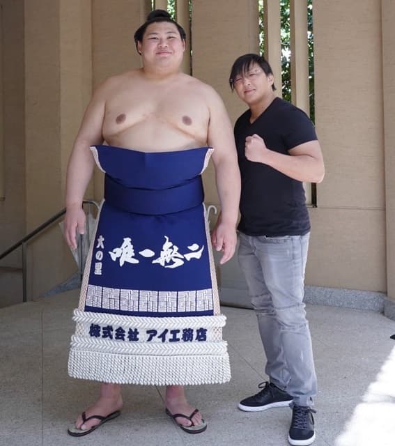 新日本プロレス・タイチが大の里関の活躍を祝福！「横綱になる前にお会い出来てよかった！」と2ショットを投稿