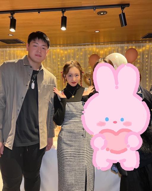 豪華すぎる✨ 板野友美のクリスマスパーティーに巨人・岡本や指原ら来場で話題に💕