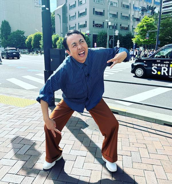 アンガ田中が路上で奇行！？「交通の邪魔してる」