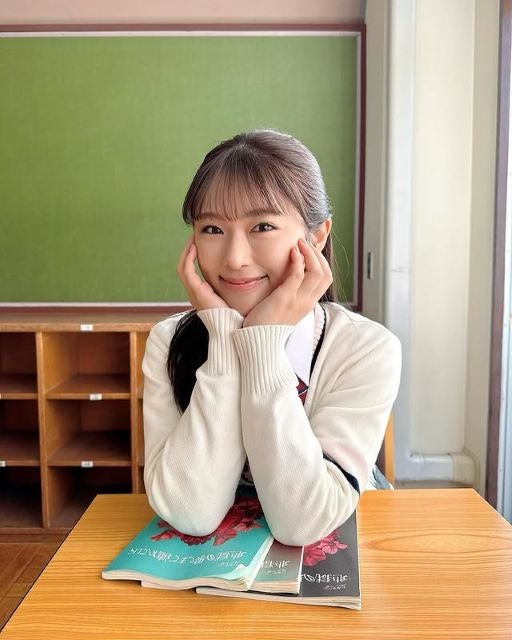 「もし、なぎさが後ろの席だったら」渋谷凪咲、妄想捗る？激カワ制服ショットにファン悶絶！！