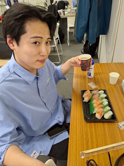 オズワルド伊藤、芸人仲間の生態を報告「レインボー池田の晩飯がちょっと怖かった」