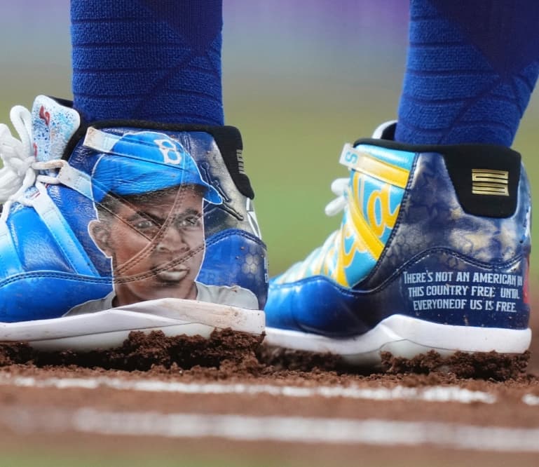 「フィールドが“42”だらけ⁉」ジャッキー・ロビンソン・デーの演出が胸熱すぎた件