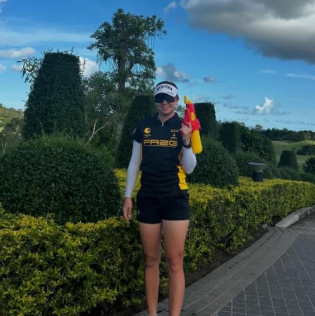 プロゴルファー・沓澤莉子、「Hello May」爽やかな5月のごあいさつ