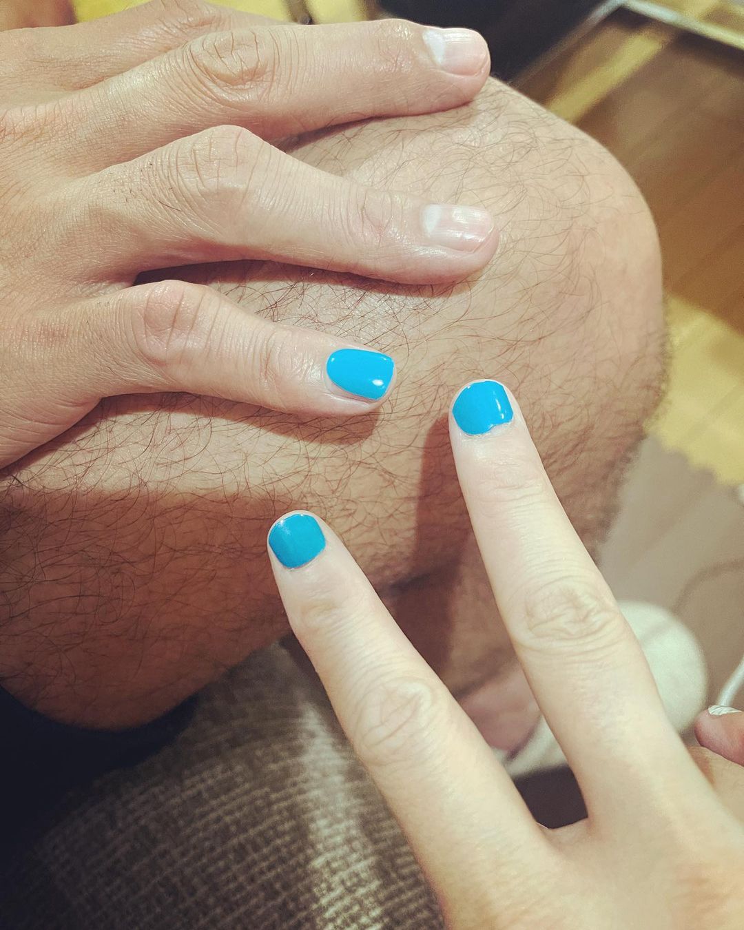 「あら❤️素敵🥰🌼」丸山桂里奈さんが夫・本並健治さんとお揃いのネイル披露💅