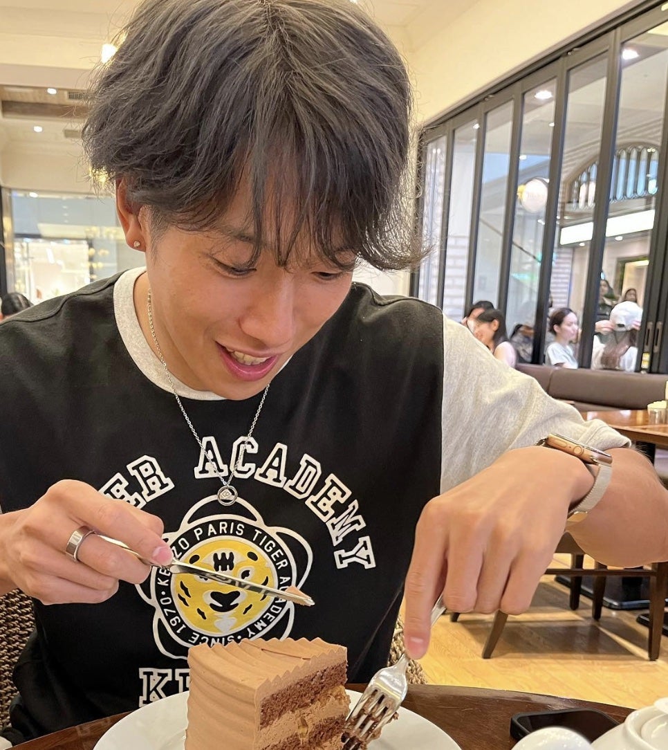 陸上・泉谷駿介のお茶目なオフショット📸「めっちゃ幸せそうな顔」