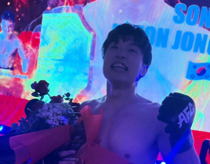 DEEP 衝撃の一本勝ち！小林裕がアームロックで1R決着、ファン熱狂