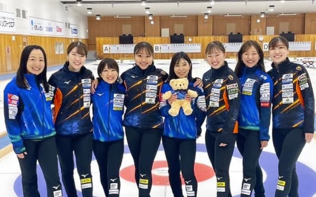 吉田知那美が美人選手大集合の“ロコ婦人会”ショットを公開！