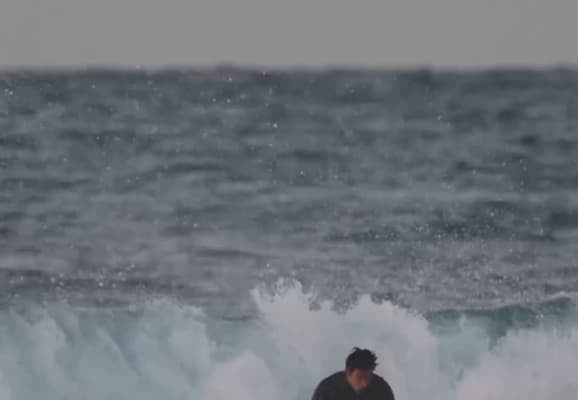 カッコよすぎる…プロサーファー・山中海輝の波乗りにファンうっとり…