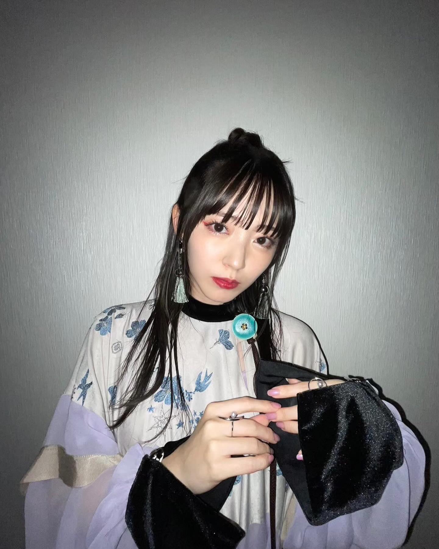 鈴木愛理が”アニメリスペクト”の衣装とメイクが「最高すぎ👏」 ”パワー系ボーカル”でOPカバー💕