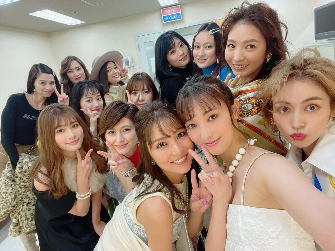 「何この幸せそうな空間！」生見愛瑠が豪華なモデルたちとの集合ショットを公開✨😍