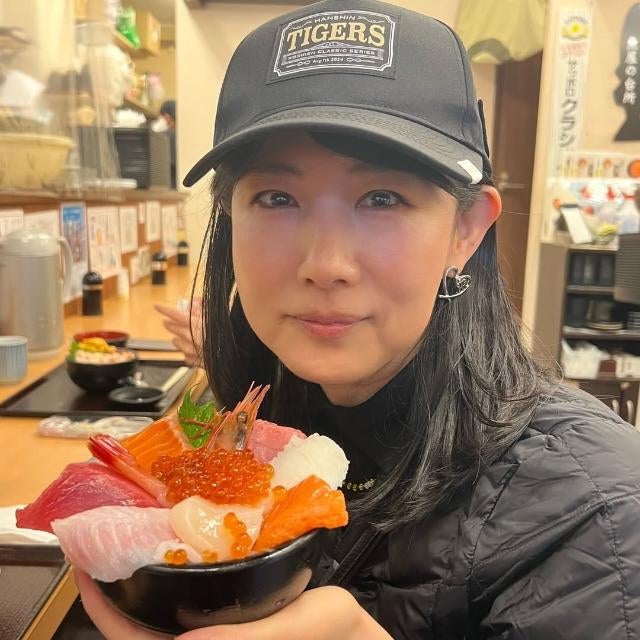 中江有里、海鮮丼と喫茶店で一息「エスコンに向かいます」