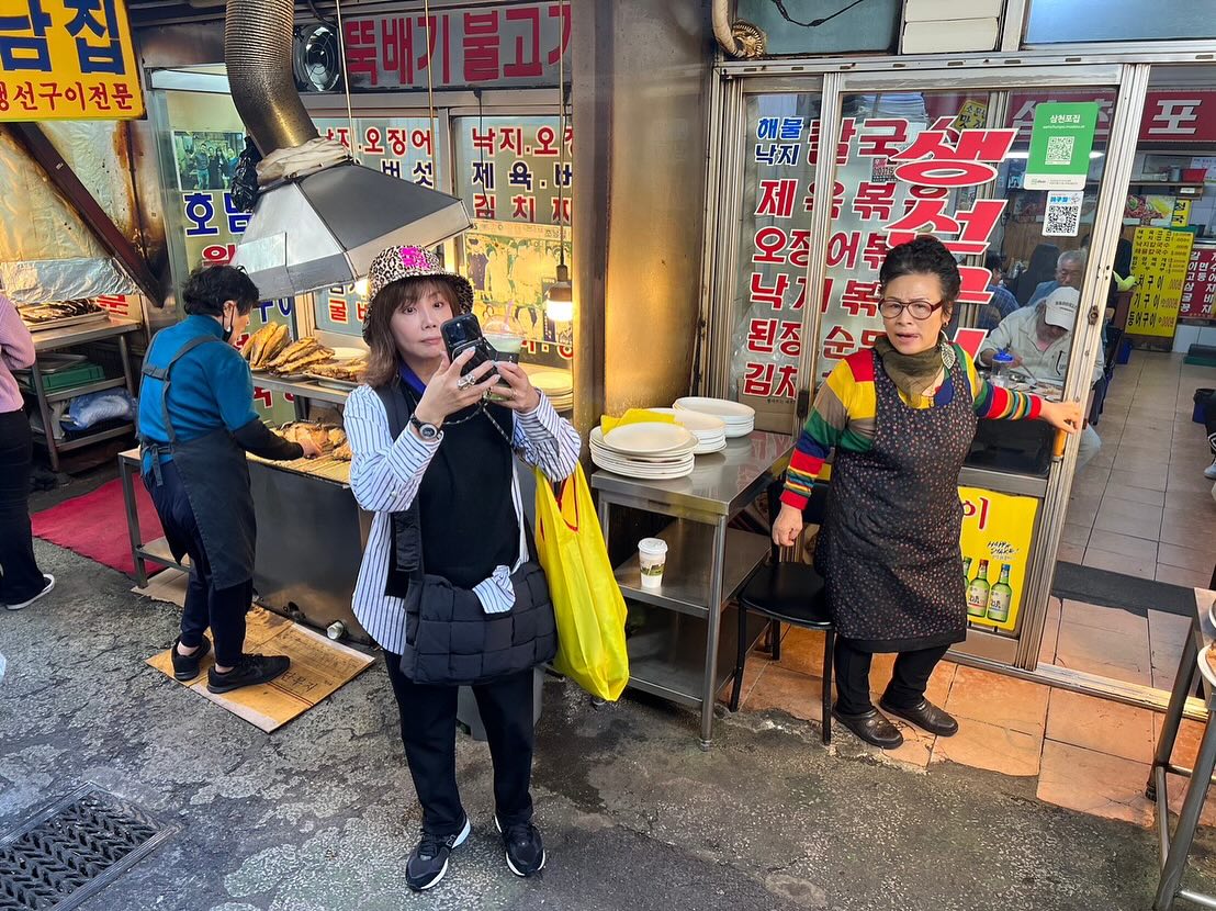 浜田雅功の妻・小川菜摘が韓国に🇰🇷店員さんの表情にも注目✨