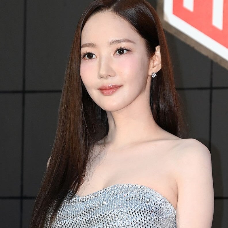 あの女優が美ボディあらわなベアトップドレスを披露「ため息が出る美しさ」ファン釘付け