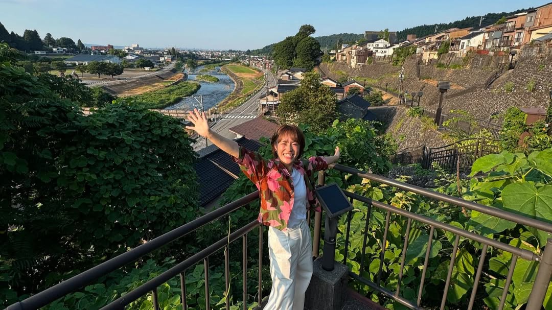 「風情ある町並みで素敵だったなあ」登坂絵莉、八尾町を満喫し自然な笑顔を披露