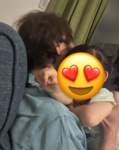 丸山桂里奈、長女が夫・本並健治にべったりショットを公開