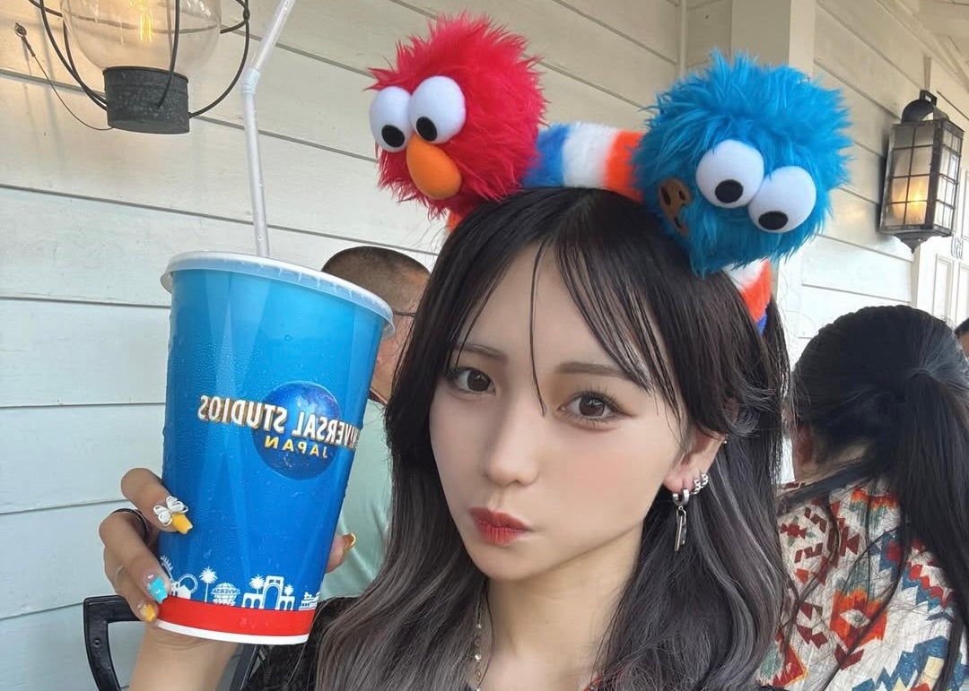 恋愛番組で話題の美女が披露した“最強ロングビジュ”に称賛の声