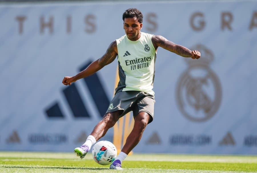 ロドリゴ、練習風景を公開　仲間との笑顔と真剣な表情