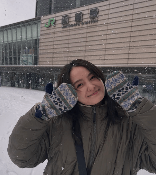 「海鮮、海鮮、海鮮！」葵わかな、函館でグルメ満喫　雪景色と“推し活”にファンほっこり