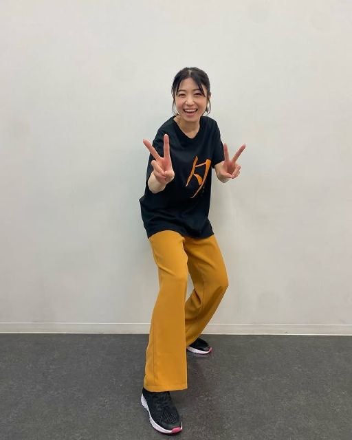 中村静香、元気もらえる「Wピース3連発」が可愛すぎる！ファンからは「ありがとう！」の声
