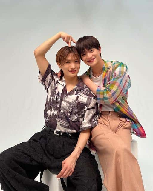 「最強コンビ」人気アイドルの可愛すぎるオフショットを公開