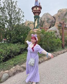 超人気女性YouTuber 最新投稿に「痩せたよね」「お姫様すぎる」の声続々 コスプレコーデで登場