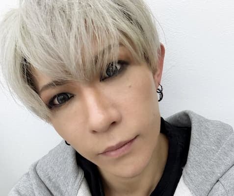 「撮影終わったー！」ゴールデンボンバー・歌広場淳がオフショットを公開