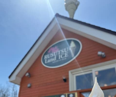 杉谷拳士がイチオシソフトクリームとともに北海道ショットを公開