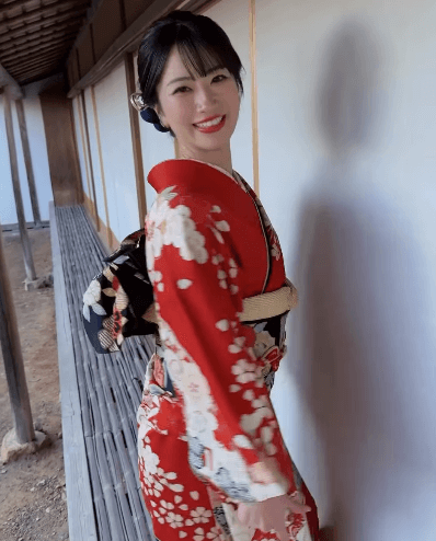 話題の美女、着物姿でレースクイーン軍団を召喚！4名の誉れ高き”ラブポージング”にファン・フォーリンLOVE