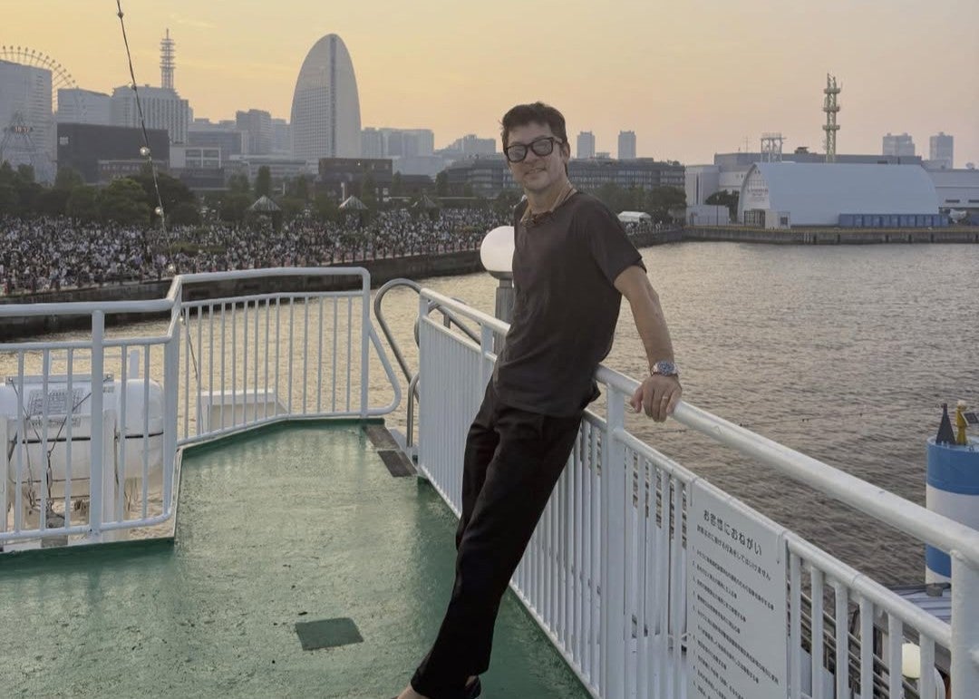 浅野忠信、夕暮れの船上ショット公開　心地よいひとときを報告
