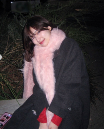 「夜の街に映える笑顔」吉川愛のフショットに反響